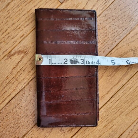 Eel Skin Elegance Reddish Brown Eel Skin Bi Fold Wallet Soft & Functional - Picture 11 of 12